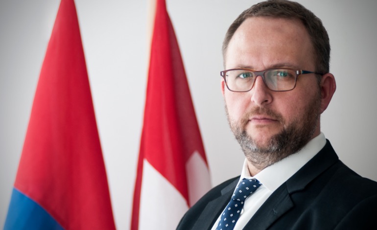 Proprio così: fosse stato per me avrei chiuso da subito tutti i valichi secondari durante la notte!