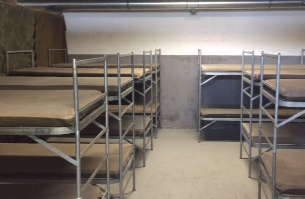 Il centro migranti resta aperto