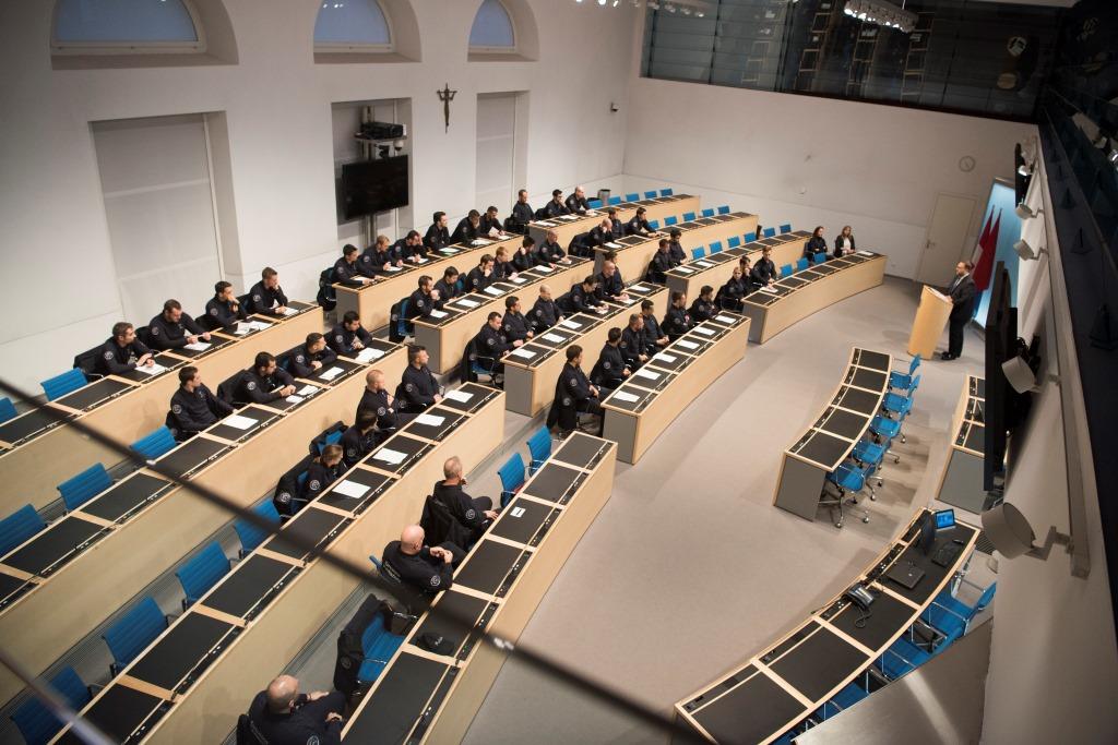 Il Direttore del Dipartimento delle istituzioni incontra gli aspiranti agenti della Scuola di polizia del V. circondario