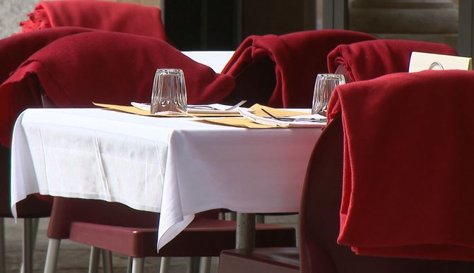 Il Cantone applica uno sconto del 30% sulla tassa sugli esercizi pubblici