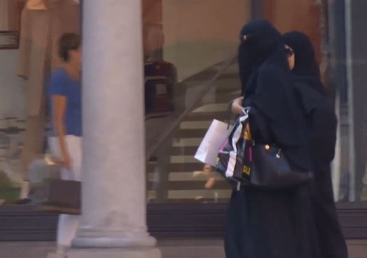 Dissimulazione del volto, sì alle modifiche