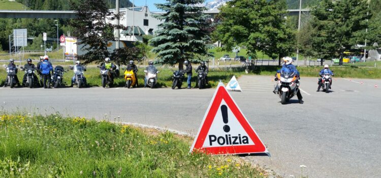 Il Passo della Novena in moto, in compagnia della Polizia cantonale