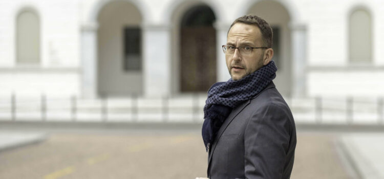 Permessi in Ticino, strategia anti-stranieri