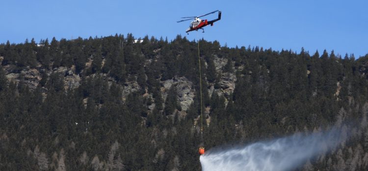 Scoppia un incendio nei boschi di Osco, ma è solo un’esercitazione  