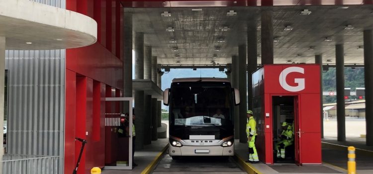 Camion non in regola, autista denunciato