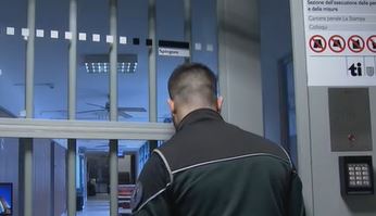 Guardie di custodia: “privilegiare i cittadini svizzeri”